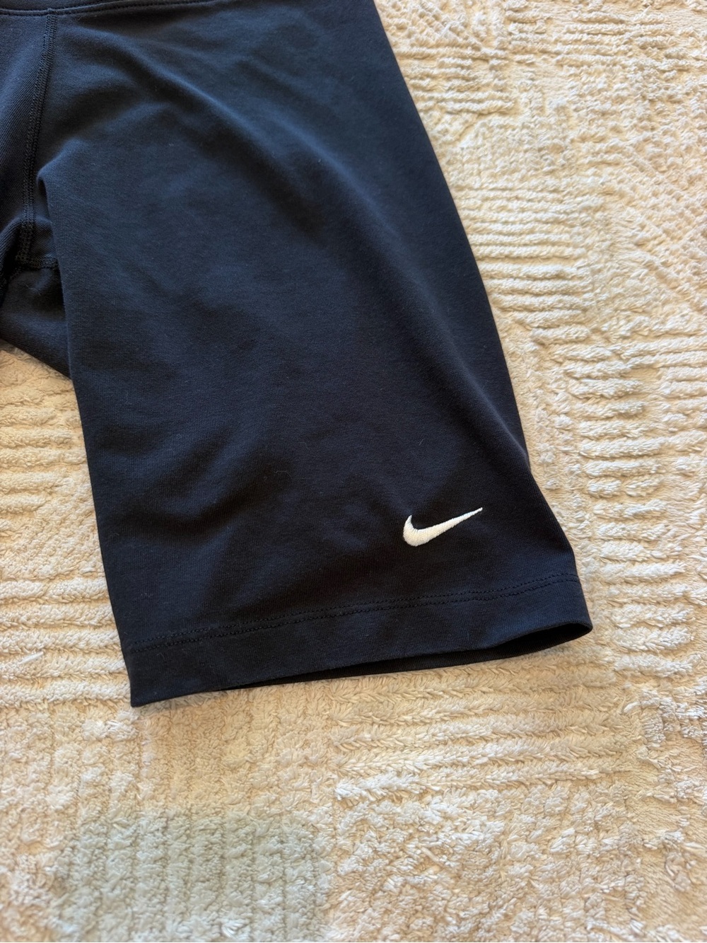 Nike Black High Rise Biker Shorts Women’s Size M Swoosh Athletic - Picture 2 of 7